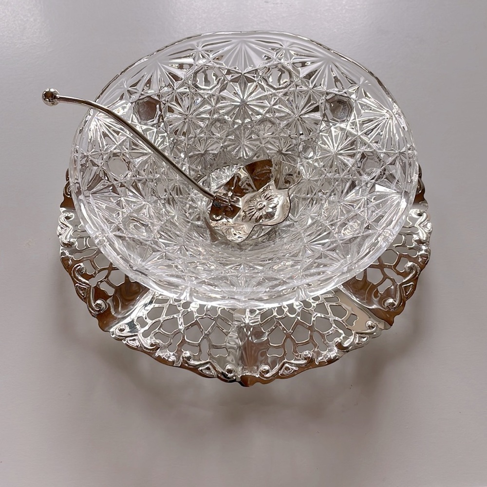VTG Queen Anne Serving Dish With Silver Tray